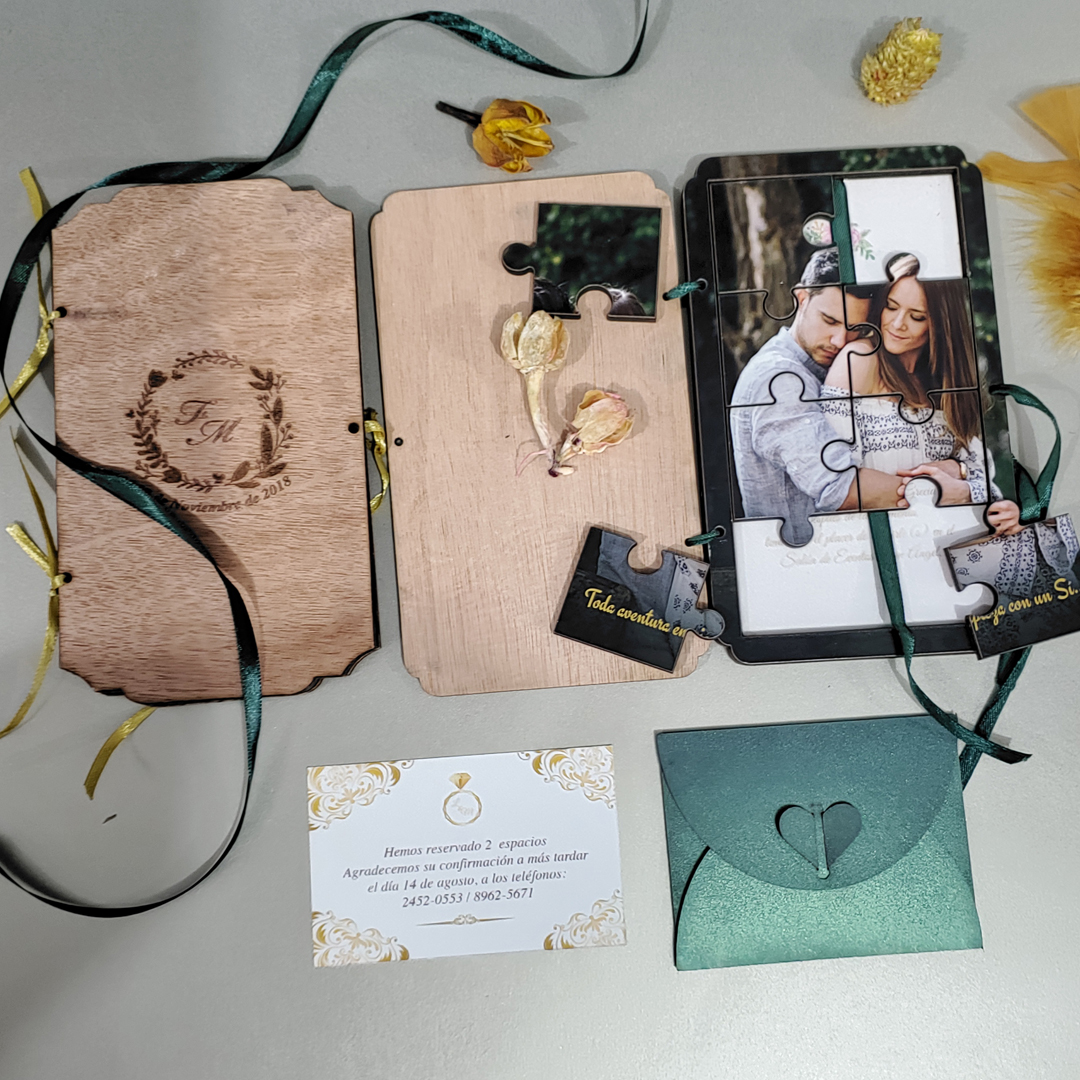 Boutique de 15 Años 3 Invitación Translucent Basic RT